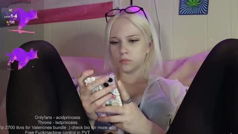 Snapshot of lsdprincess chatting on February 6, 11:04 pm Princess  online show from February 6, 11:04 pm