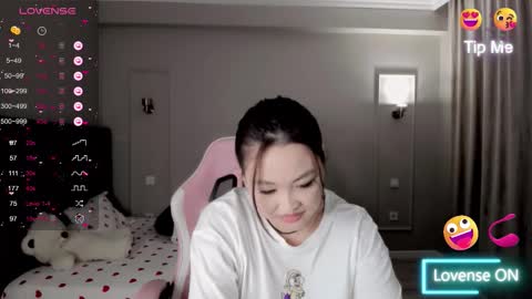 Snapshot of lu_mina chatting on October 13, 12:57 am lu_mina online show from October 13, 12:57 am