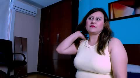 Snapshot of lucero_cute chatting on October 18, 1:25 pm Luero online show from October 18, 1:25 pm