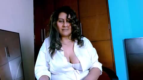 Snapshot of lucero_cute chatting on October 4, 9:41 pm Luero online show from October 4, 9:41 pm