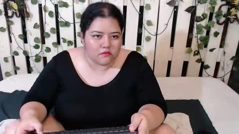 Snapshot of lucia__morgan chatting on October 23, 4:29 am Lucia online show from October 23, 4:29 am