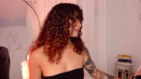 Snapshot of lucia_lee_ chatting on January 17, 8:44 pm Lucia online show from January 17, 8:44 pm