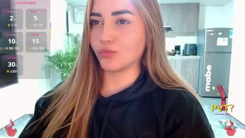 lucia star  online show from November 19, 2:00 am