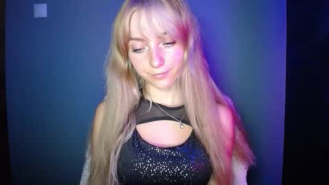 Snapshot of luciacam20 chatting on September 22, 7:34 pm Lucy online show from September 22, 7:34 pm