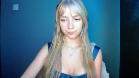 Snapshot of luciacam20 chatting on September 17, 7:12 pm Lucy online show from September 17, 7:12 pm