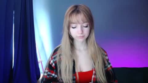 Snapshot of luciacam20 chatting on March 3, 7:26 am Lucy online show from March 3, 7:26 am