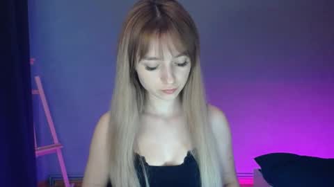 Snapshot of luciacam20 chatting on February 1, 6:21 am Lucy online show from February 1, 6:21 am