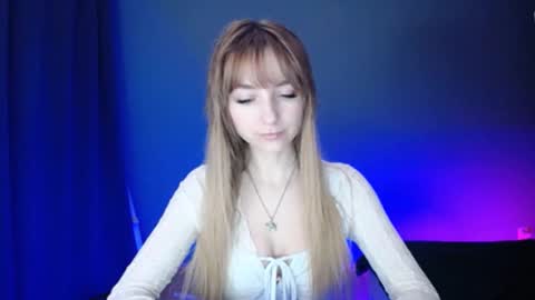 Snapshot of luciacam20 chatting on February 28, 7:35 pm Lucy online show from February 28, 7:35 pm
