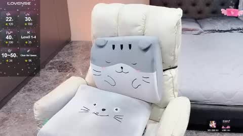 lucii04 online show from April 29, 5:30 pm