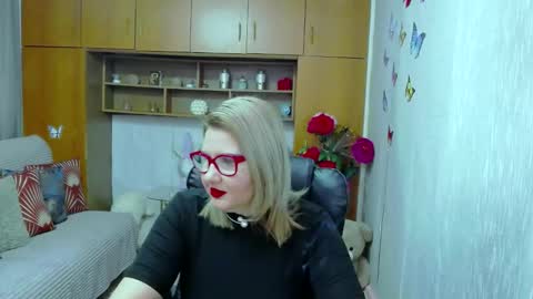 Lucille Fenly online show from November 2, 7:28 pm