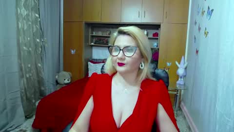 Lucille Fenly online show from January 25, 5:18 am