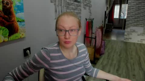 lucky_licky20 online show from April 15, 2:23 am