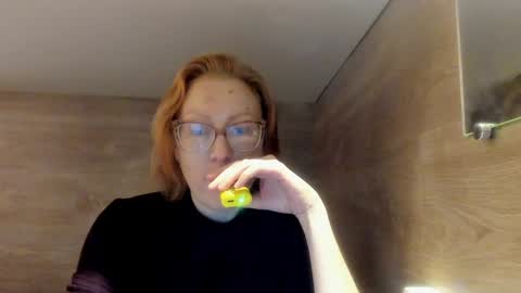 lucky_licky20 online show from February 6, 4:21 am