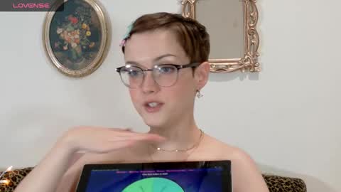 Snapshot of luckyjadestone chatting on October 23, 4:51 am Jade online show from October 23, 4:51 am