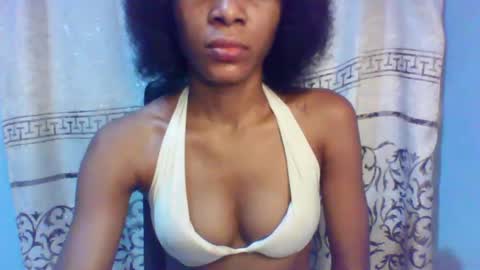 Snapshot of luckymadequeen chatting on January 24, 1:56 am Gloria online show from January 24, 1:56 am