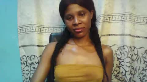 Snapshot of luckymadequeen chatting on February 20, 10:59 pm Gloria online show from February 20, 10:59 pm