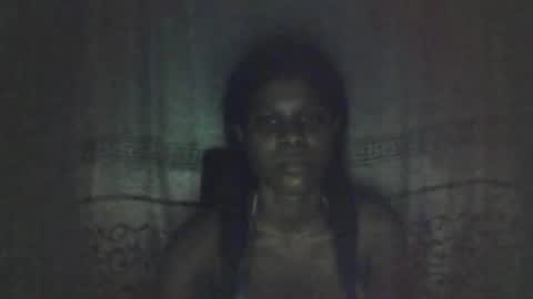 Snapshot of luckymadequeen chatting on February 19, 11:25 pm Gloria online show from February 19, 11:25 pm