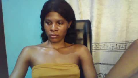 Snapshot of luckymadequeen chatting on February 8, 2:15 am Gloria online show from February 8, 2:15 am