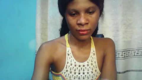 Snapshot of luckymadequeen chatting on February 4, 1:02 am Gloria online show from February 4, 1:02 am