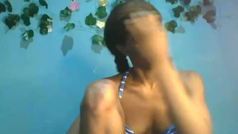 Snapshot of luckymadequeen chatting on November 2, 1:31 am Gloria online show from November 2, 1:31 am