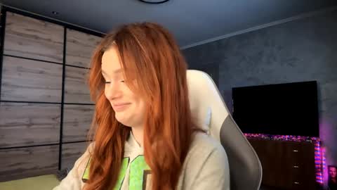 EmmaEmbers online show from April 5, 3:00 pm