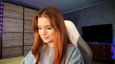 EmmaEmbers online show from April 1, 3:09 pm