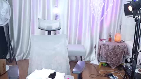 Lucy online show from February 15, 2:14 am