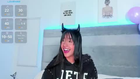 Snapshot of lucy_ev chatting on October 17, 4:59 am Lucy online show from October 17, 4:59 am