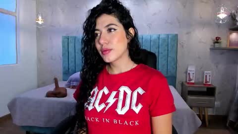 Snapshot of lucy_greys_ chatting on October 6, 12:00 pm Lucy Greys online show from October 6, 12:00 pm