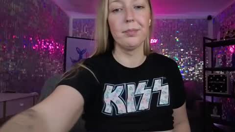 lucyallen4201 online show from January 13, 4:00 pm