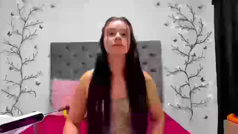 lucia online show from September 19, 5:28 am