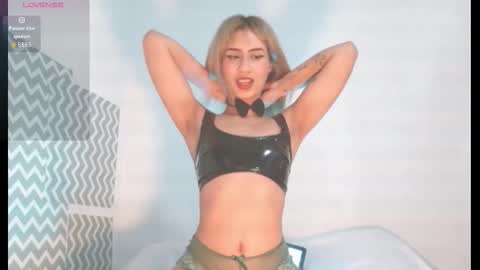 Snapshot of lucyrosess chatting on October 20, 11:13 am lucyrosess online show from October 20, 11:13 am