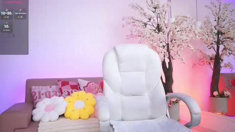 lucyweisser online show from March 30, 7:24 pm