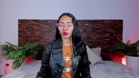 Lucy Liiu online show from April 15, 8:20 pm