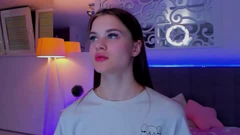 LuisaClover online show from March 29, 12:20 am