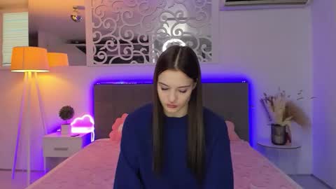 LuisaClover online show from January 13, 1:37 pm