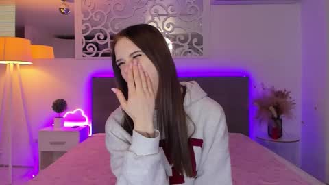 LuisaClover online show from February 20, 1:23 pm