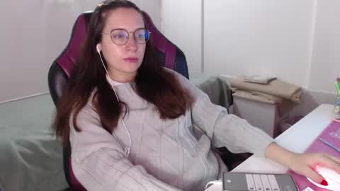 Snapshot of lula_05 chatting on January 3, 2:54 am Vicky online show from January 3, 2:54 am