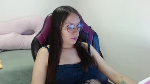 Snapshot of lula_05 chatting on December 5, 5:39 pm Vicky online show from December 5, 5:39 pm