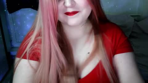 lulovia online show from January 18, 9:00 pm