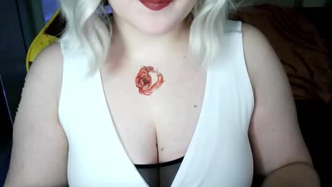 lulovia online show from February 15, 9:58 pm