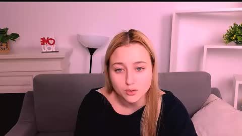 Lily online show from February 18, 9:47 pm