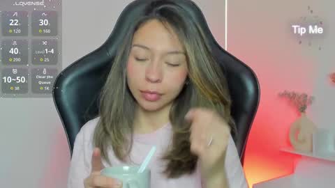 luluuberry online show from November 19, 10:59 am