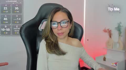 luluuberry online show from November 22, 3:37 pm