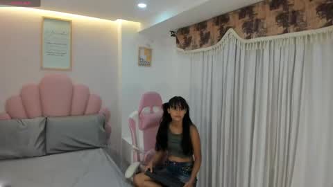 luly_dreams online show from April 14, 12:05 pm