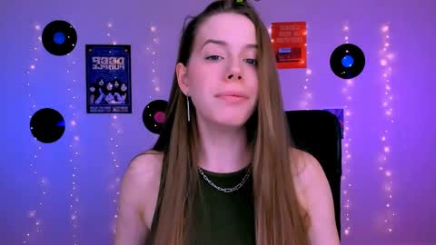 Sweet Lumi online show from May 28, 7:39 am