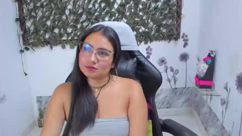 Luna  online show from November 29, 12:25 am