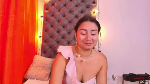 Luna  online show from January 5, 8:01 pm