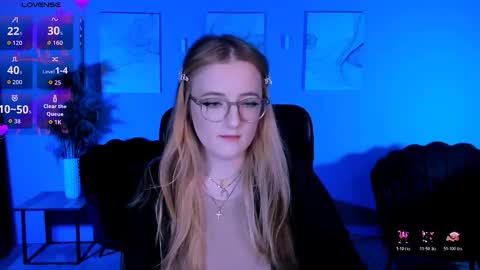 luna_berryy online show from March 14, 8:54 pm