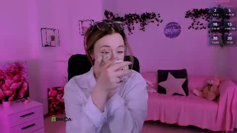 luna_berryy online show from July 22, 6:53 pm